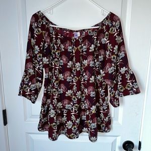 Alya 3/4 bell sleeve top. Size L